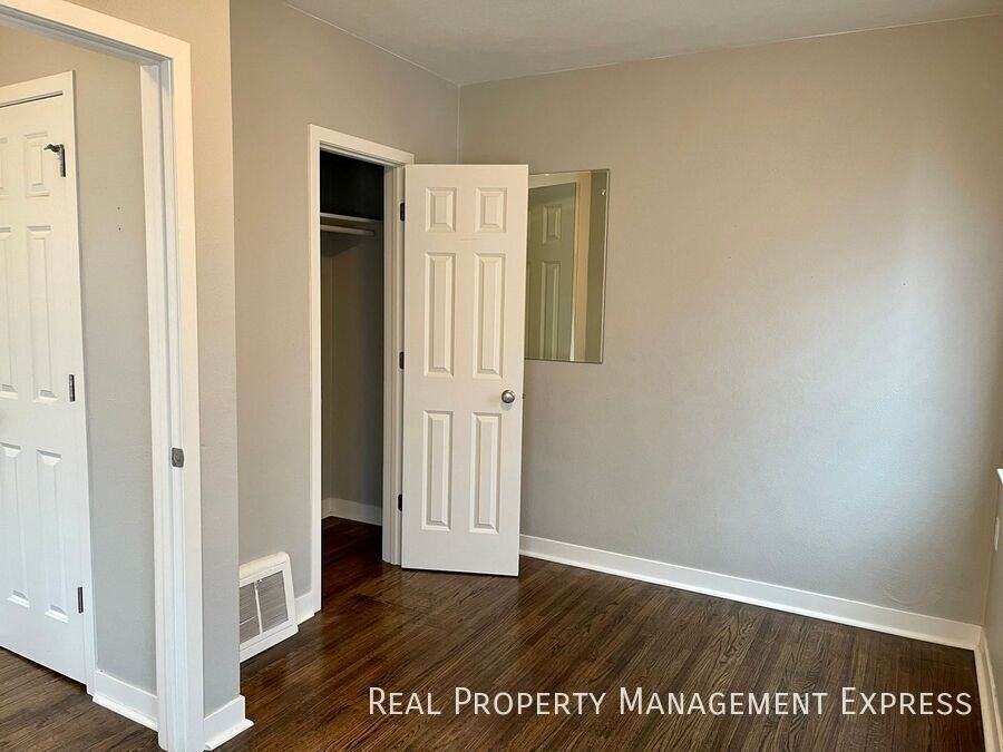 2418 S Main Ave - Photo 7 of 10