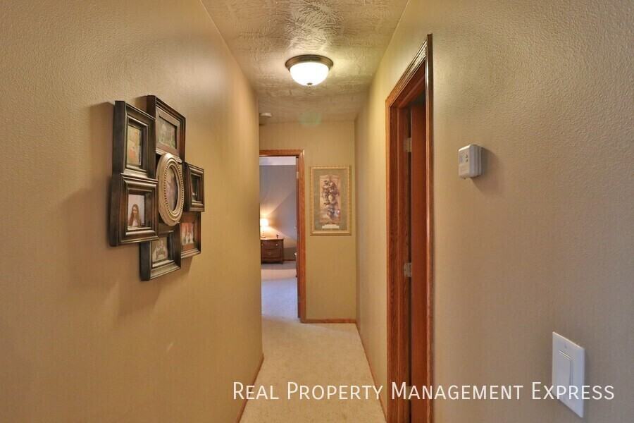 3124 S Fernwood Ave - Photo 3 of 12