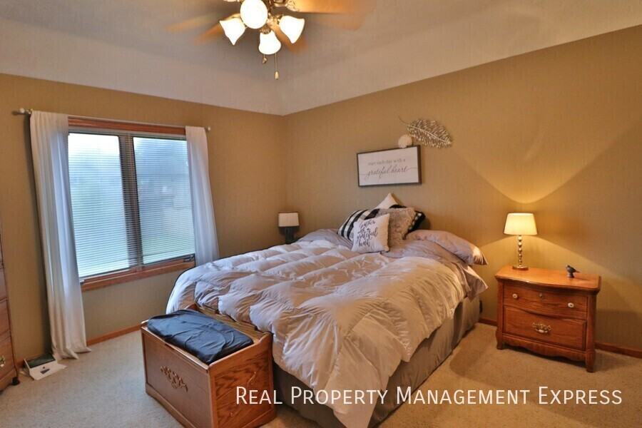 3124 S Fernwood Ave - Photo 4 of 12