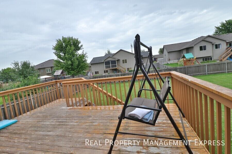 3124 S Fernwood Ave - Photo 5 of 12