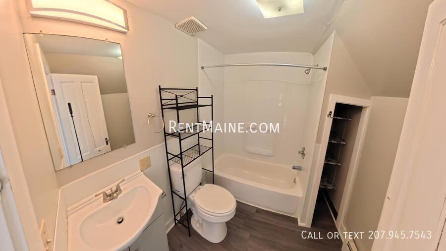 402 4th St #2 - Photo 4 of 13