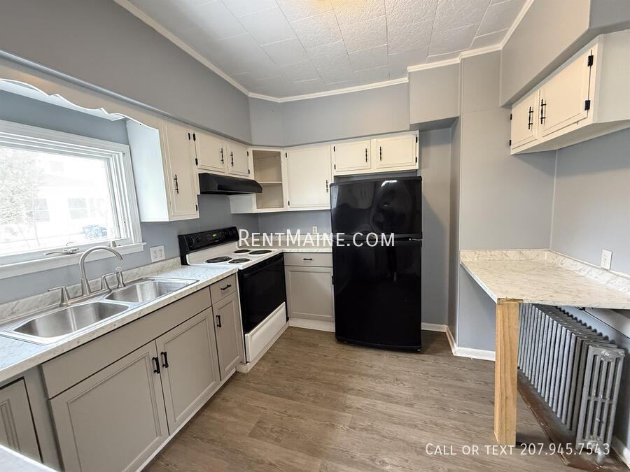 120 Center St #1 - Photo 2 of 9