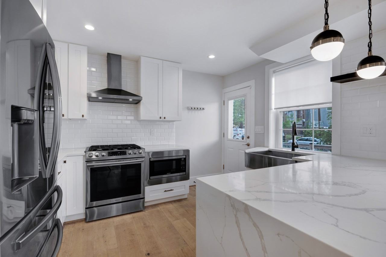 5226 11th St Ne - Photo 2 of 18