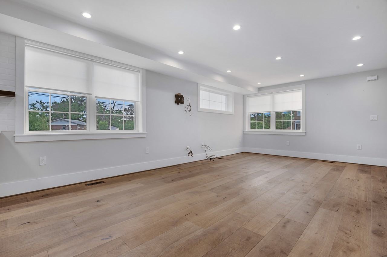 5226 11th St Ne - Photo 5 of 18