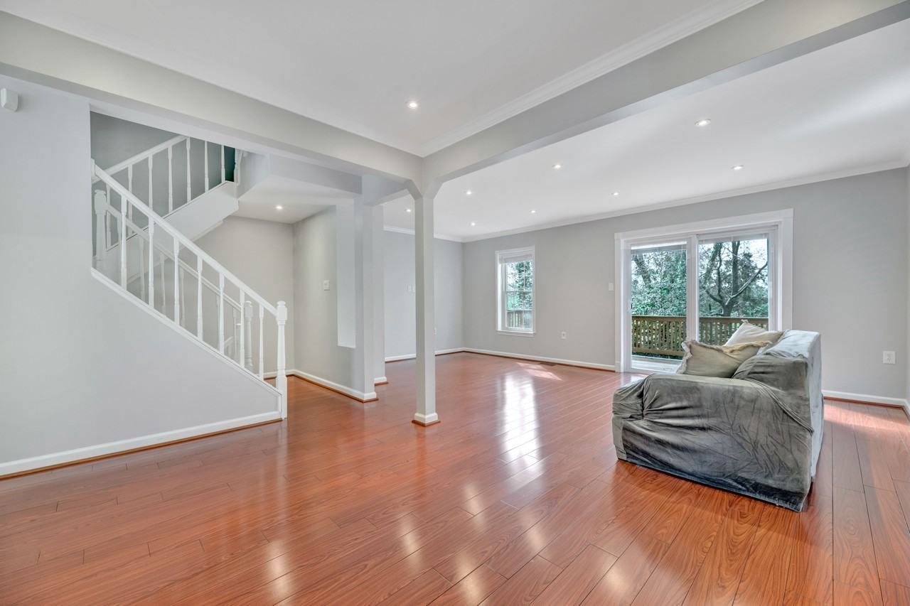 7826 Mount Woodley Pl - Photo 3 of 35