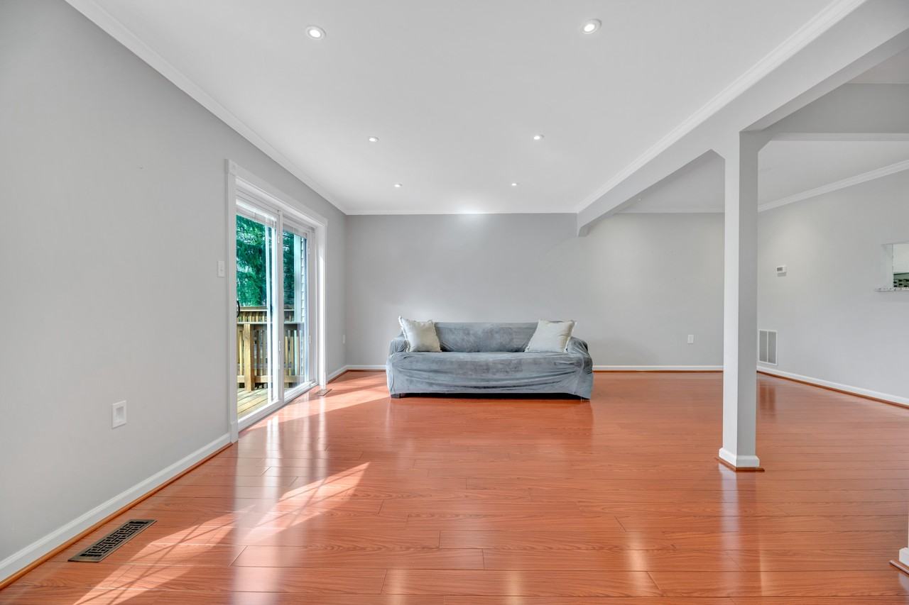 7826 Mount Woodley Pl - Photo 4 of 35