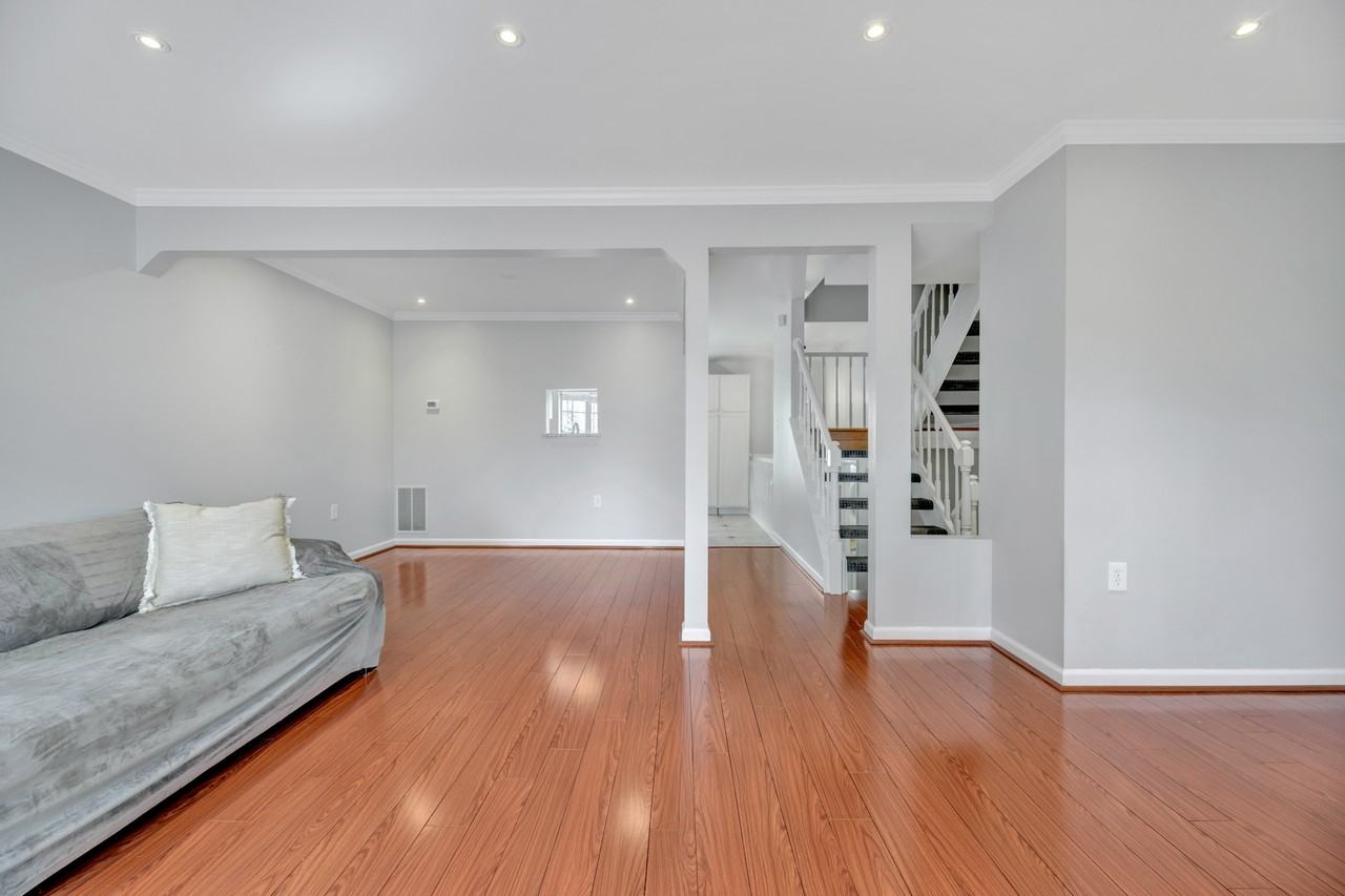 7826 Mount Woodley Pl - Photo 6 of 35