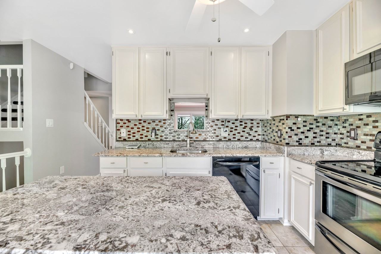 7826 Mount Woodley Pl - Photo 7 of 35