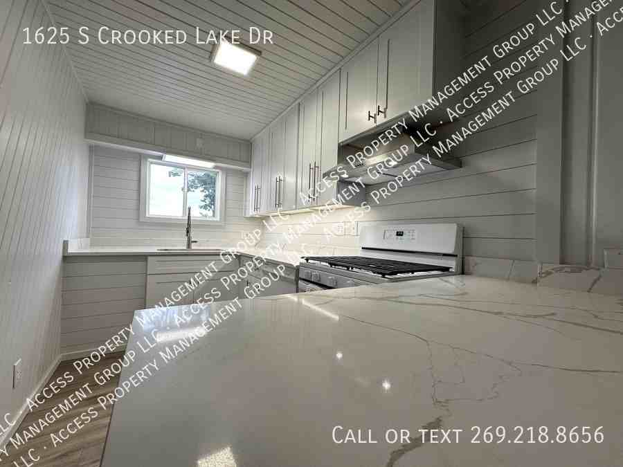 1625 S Crooked Lake Dr - Photo 2 of 29