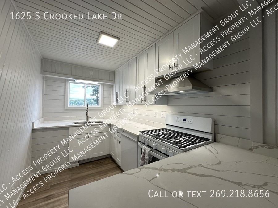 1625 S Crooked Lake Dr - Photo 3 of 29