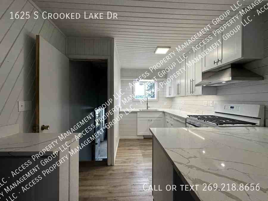 1625 S Crooked Lake Dr - Photo 4 of 29