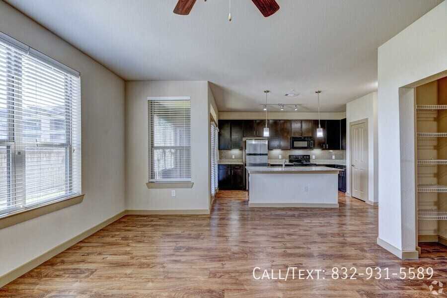 1562 N Westgreen Blvd #DW2