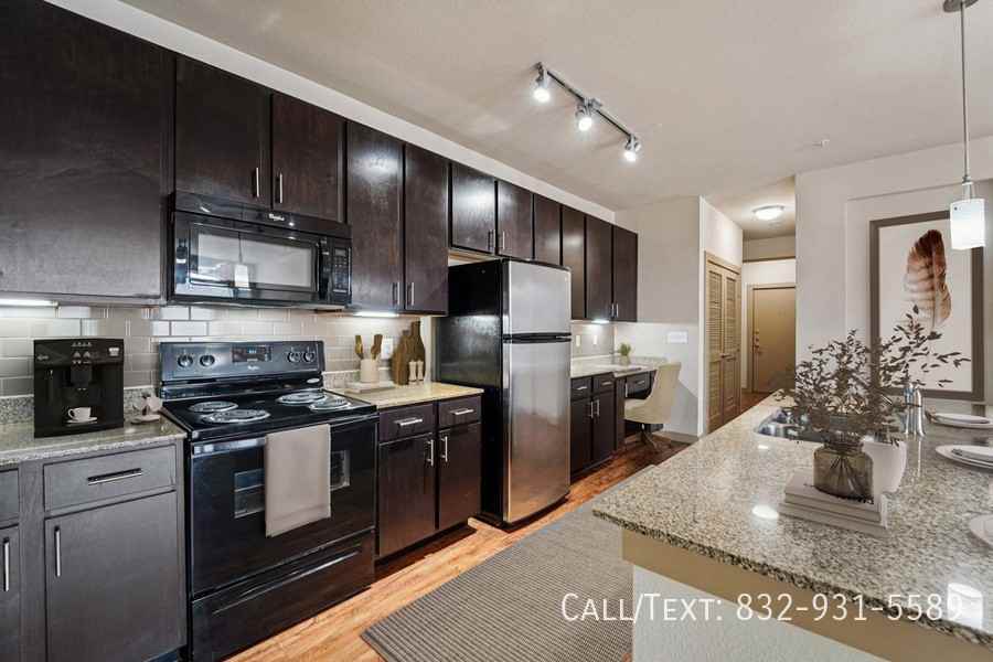 1562 N Westgreen Blvd #DW5 - Photo 2 of 12