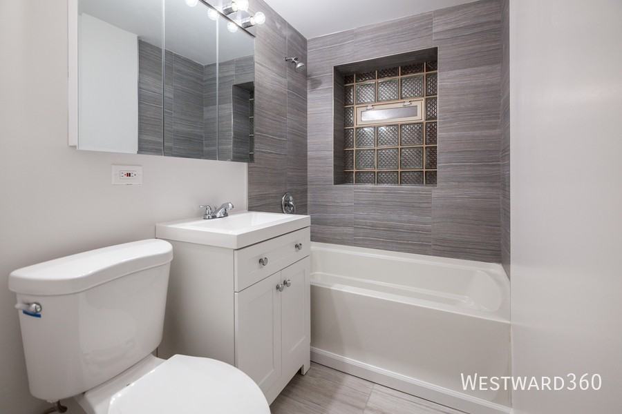 4018 W Oakdale Ave #1 - Photo 6 of 15