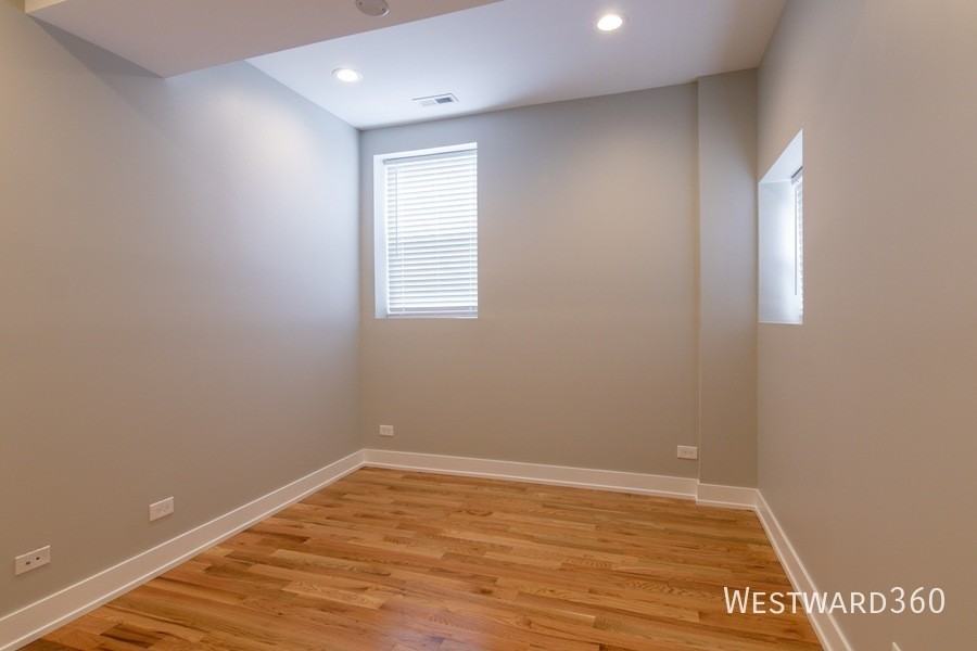 5426 S Ingleside Ave #3N - Photo 6 of 11