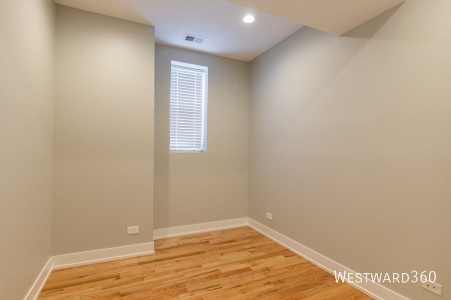 5426 S Ingleside Ave #3N - Photo 7 of 11