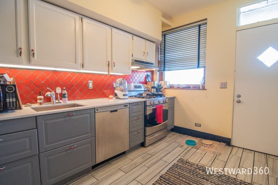 844 W Lakeside Pl #3E - Photo 2 of 15