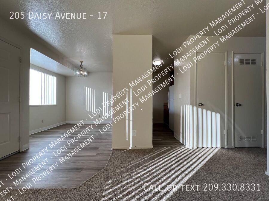 205 Daisy Ave #17 - Photo 6 of 21