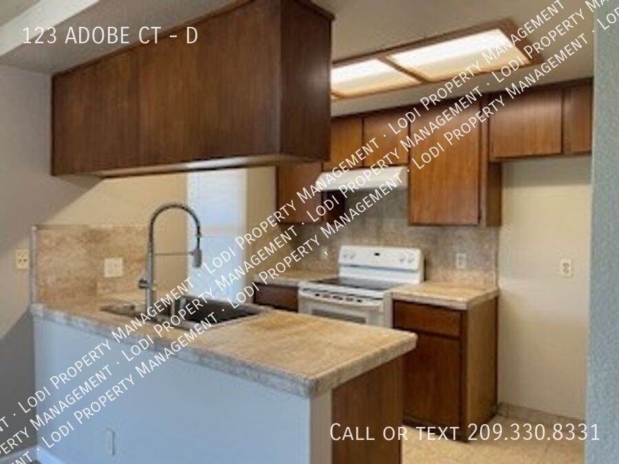 123 Adobe Ct #D - Photo 2 of 18