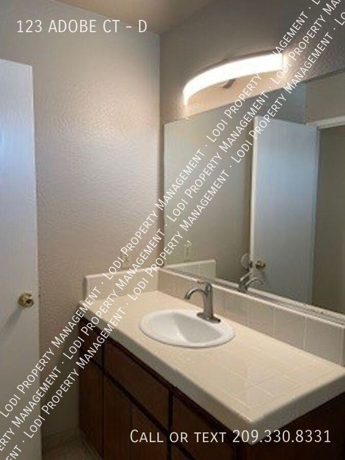 123 Adobe Ct #D - Photo 6 of 18