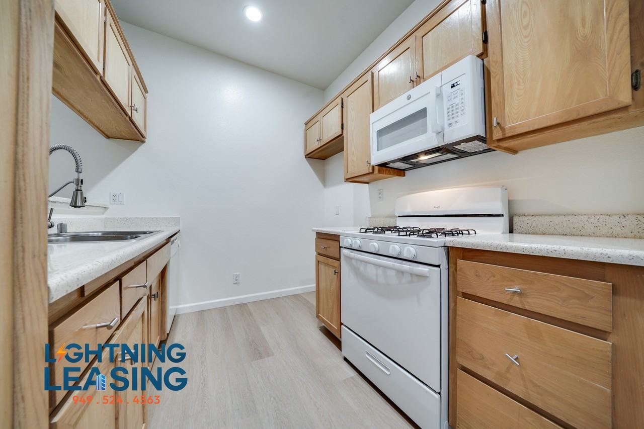 11225 Morrison St #210D - Photo 4 of 21