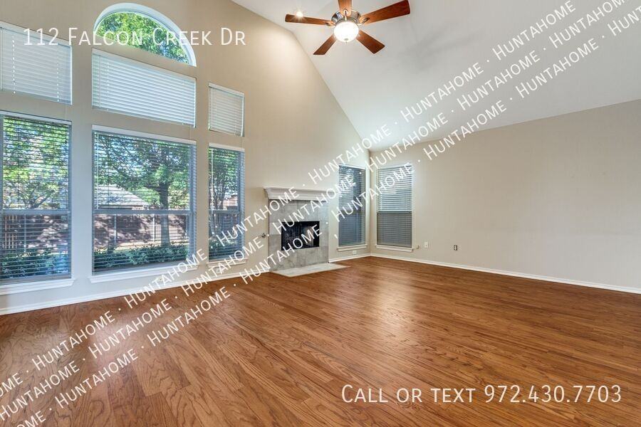 112 Falcon Creek Dr - Photo 2 of 12