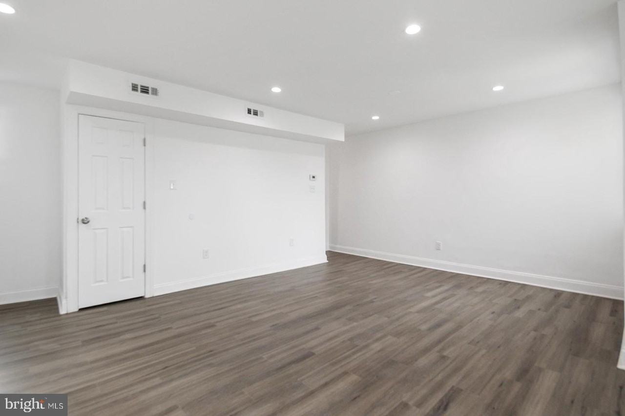 274 N 58th St #F - Photo 6 of 17