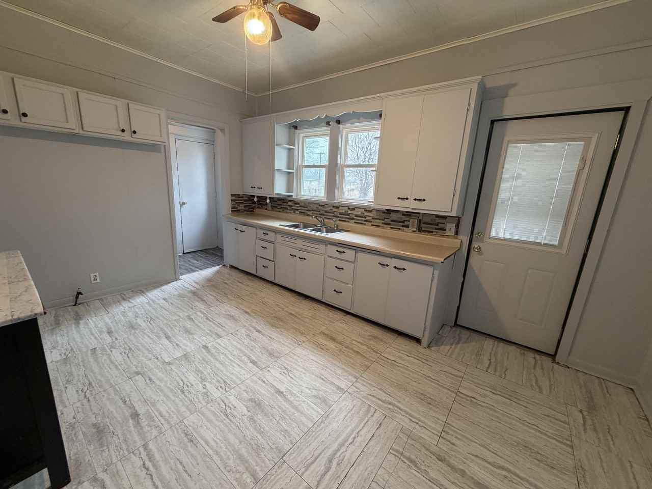 301 Porter St - Photo 2 of 13