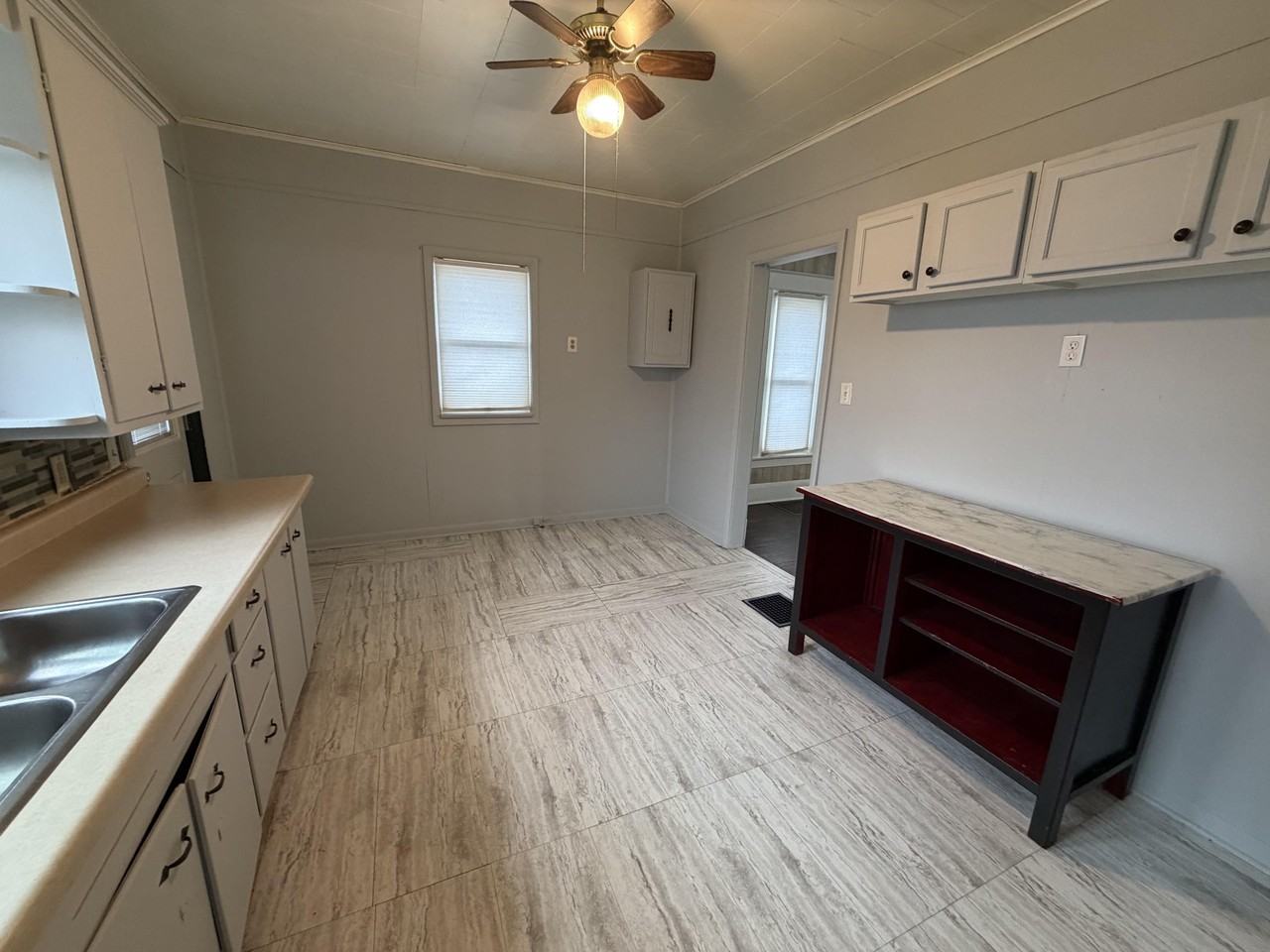 301 Porter St - Photo 3 of 13