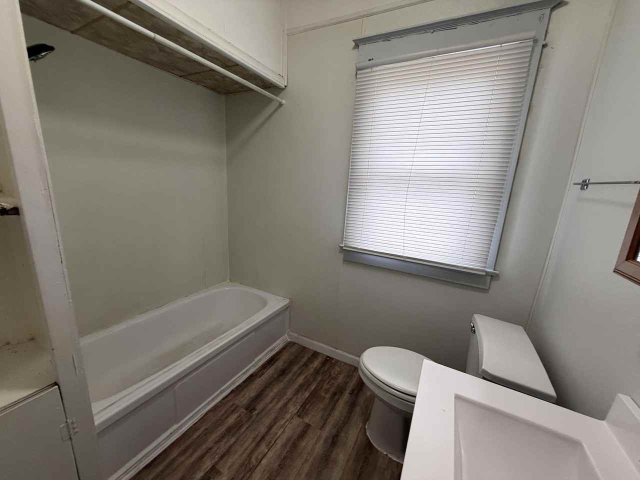 301 Porter St - Photo 4 of 13