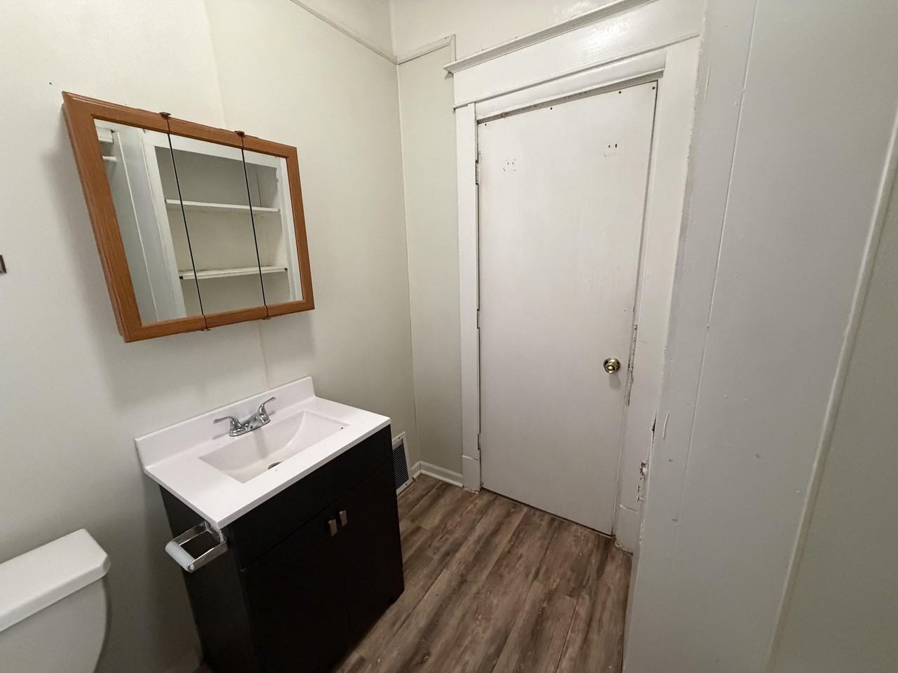 301 Porter St - Photo 5 of 13