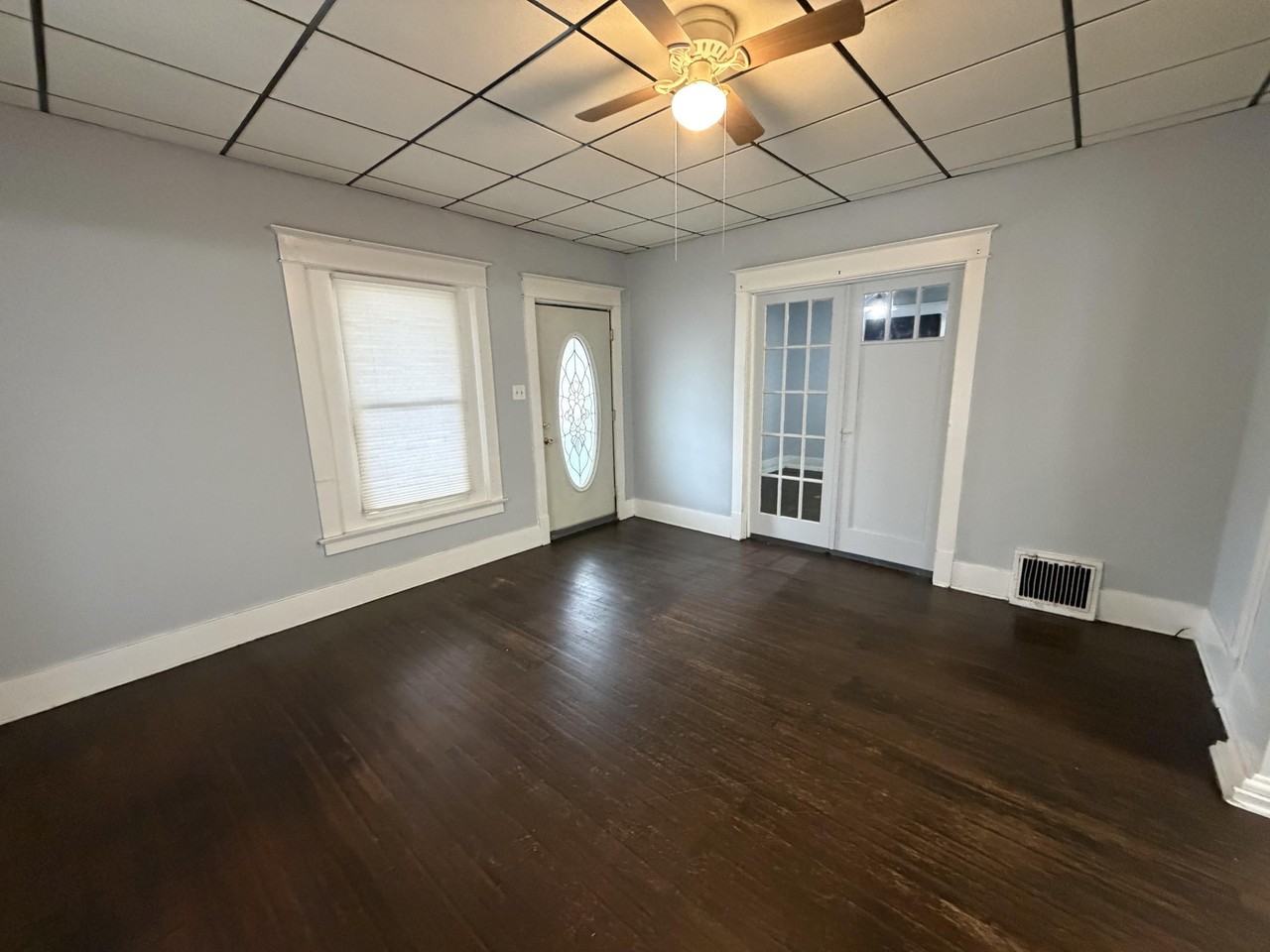 301 Porter St - Photo 7 of 13