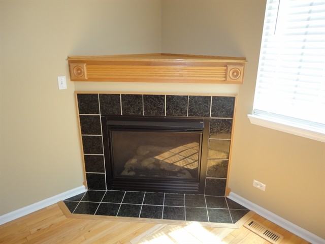 277 Robin Glen Ln - Photo 3 of 14