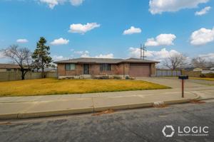 featured image of 2718 W Ferron Dr