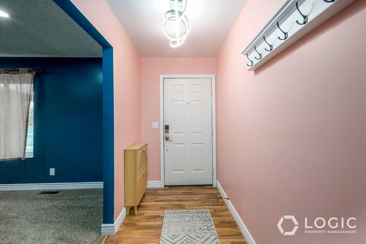 2718 W Ferron Dr - Photo 4 of 25