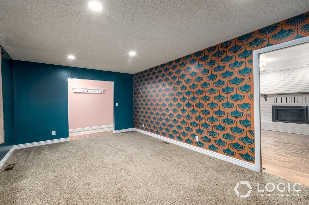 2718 W Ferron Dr - Photo 5 of 25