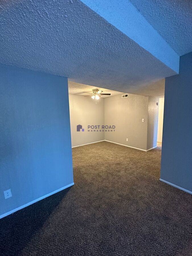 501 W 27th St S #304 - Photo 4 of 48