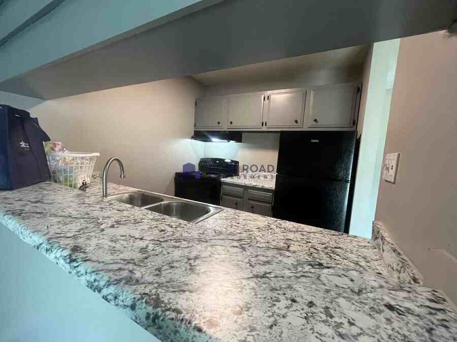 575 W 27th St S #301 - Photo 2 of 37