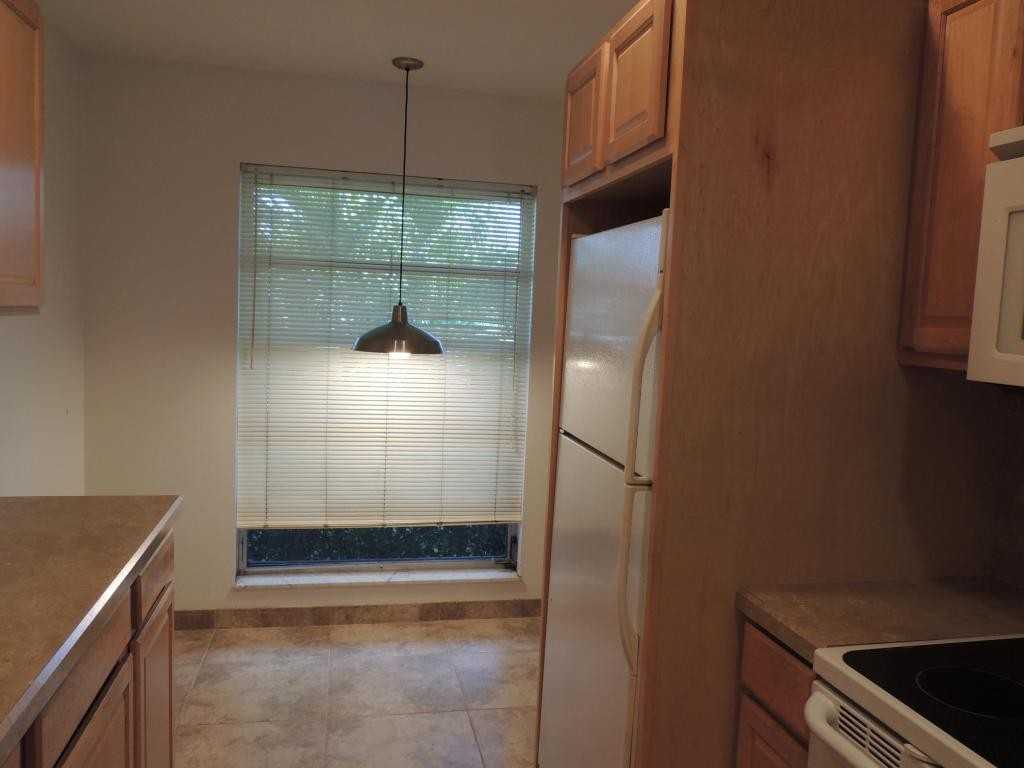 2381 Papaya Dr #C - Photo 6 of 19