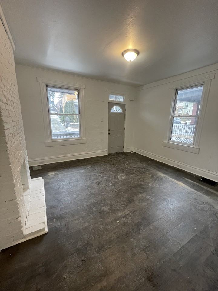 128 S Spring Ave #128 - Photo 3 of 35