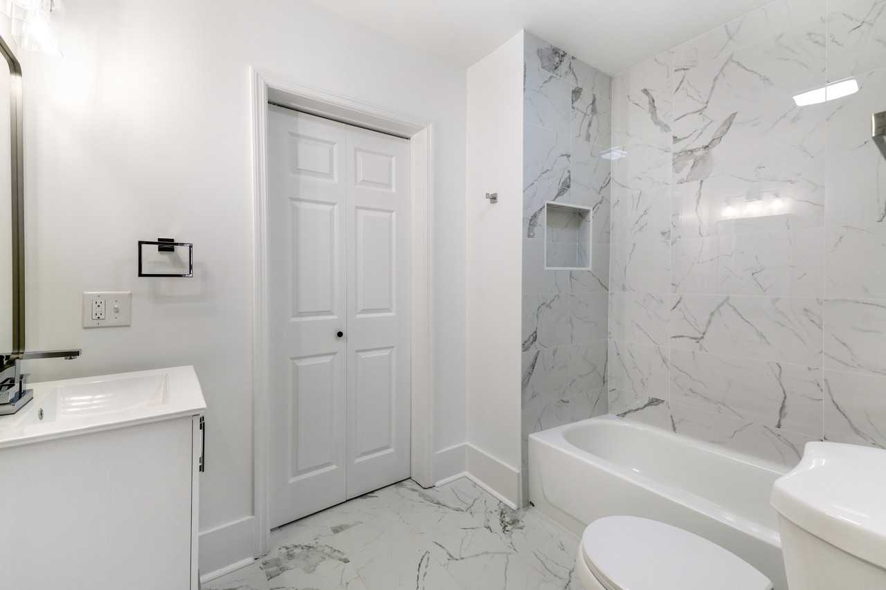 1001 W Victory Dr #NA - Photo 5 of 10