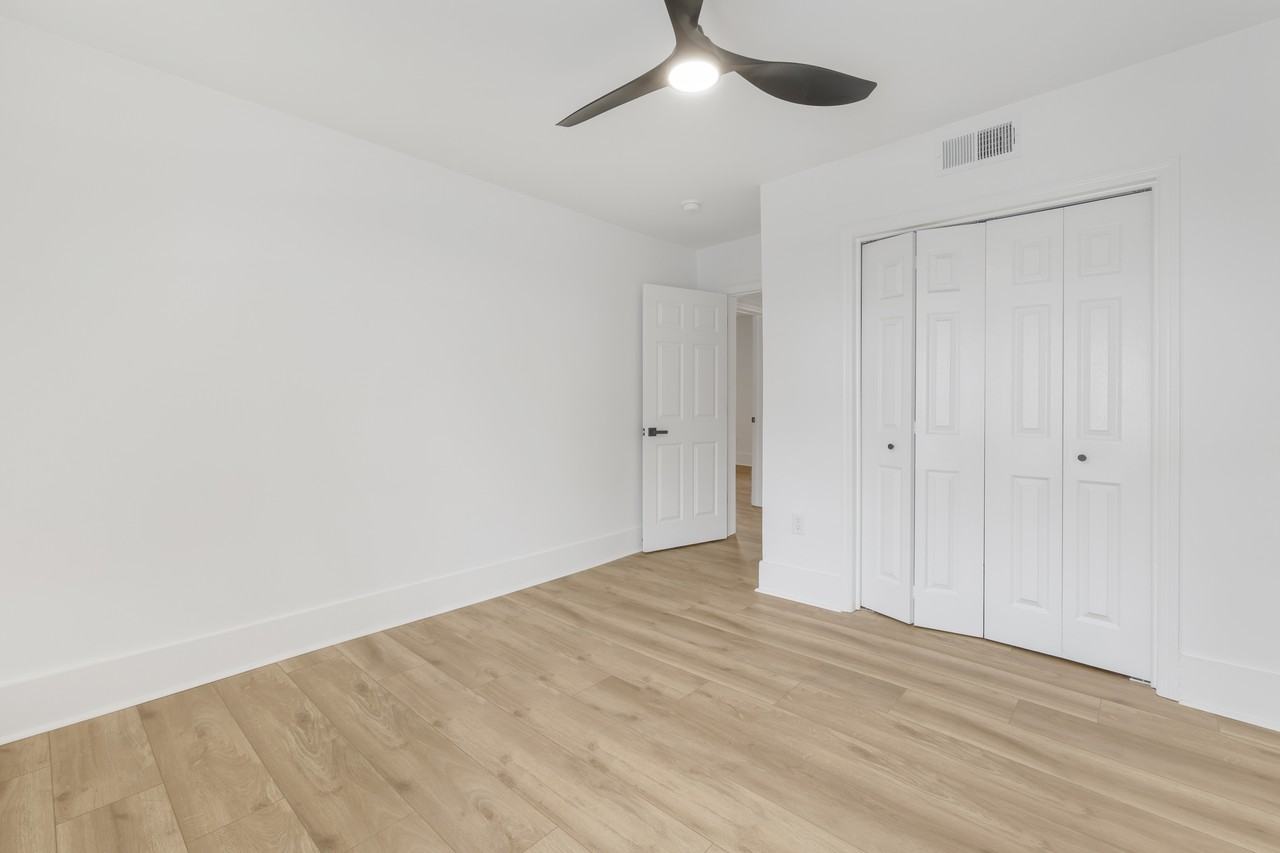 1001 W Victory Dr #NA - Photo 7 of 10