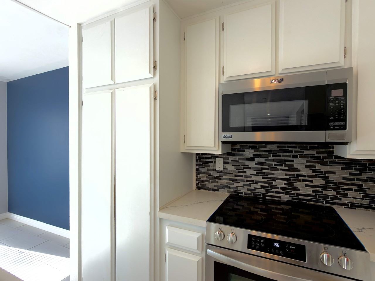 450 W Vermont Ave #2003 - Photo 2 of 10