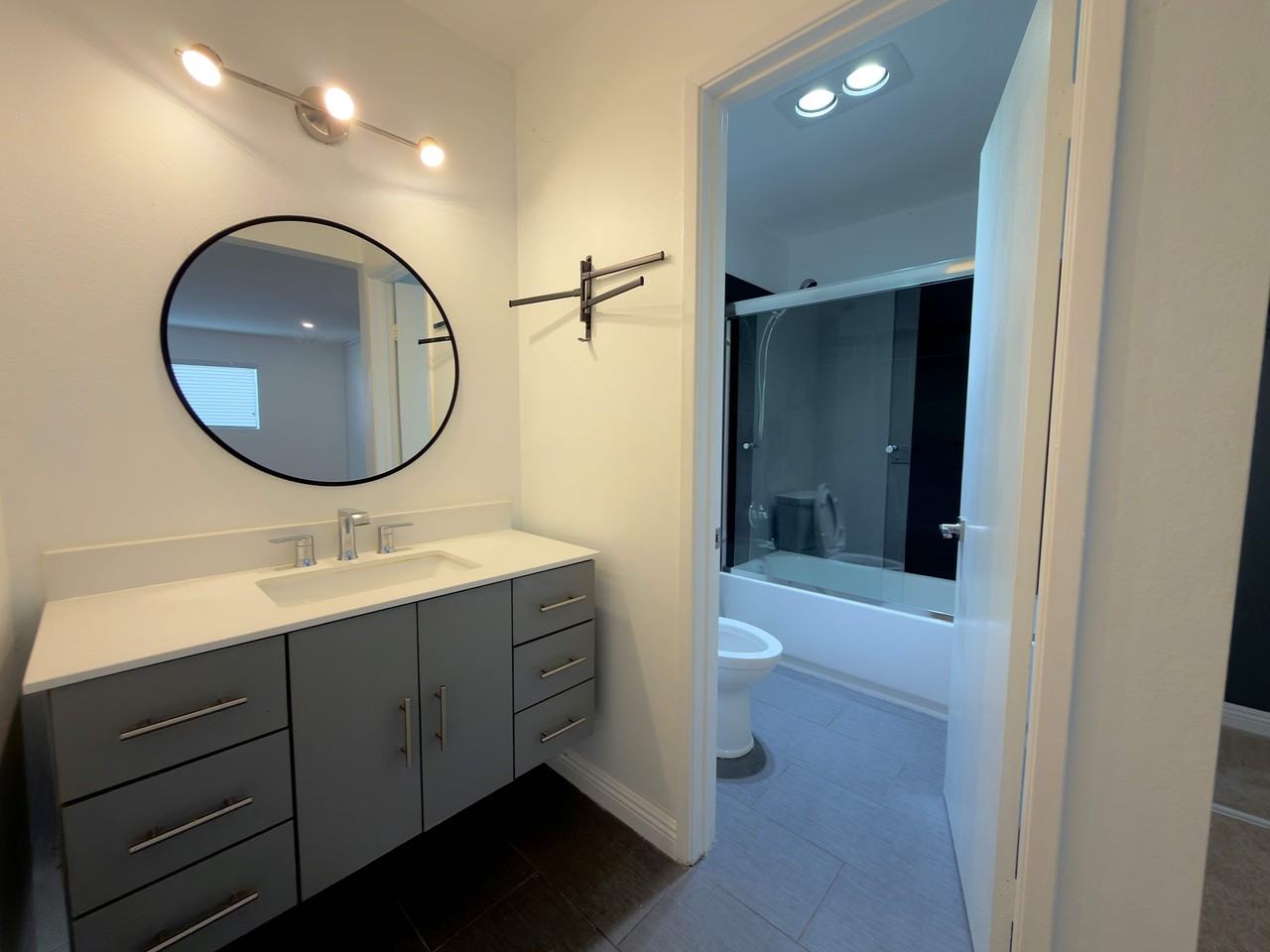 450 W Vermont Ave #2003 - Photo 4 of 10