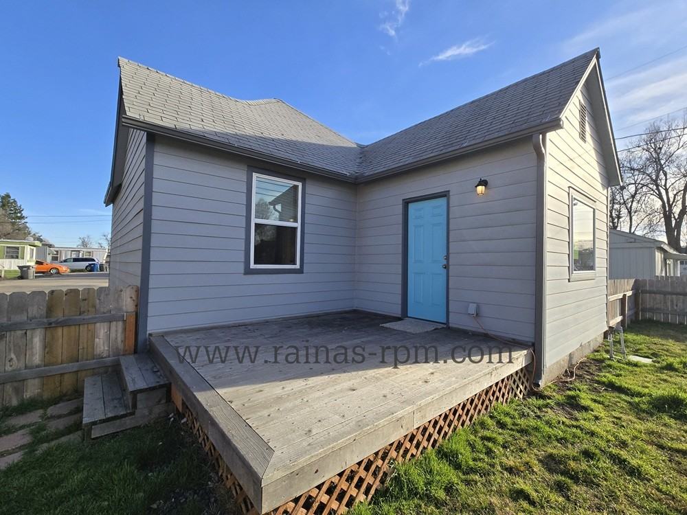 207 E 44th St - Photo 2 of 14