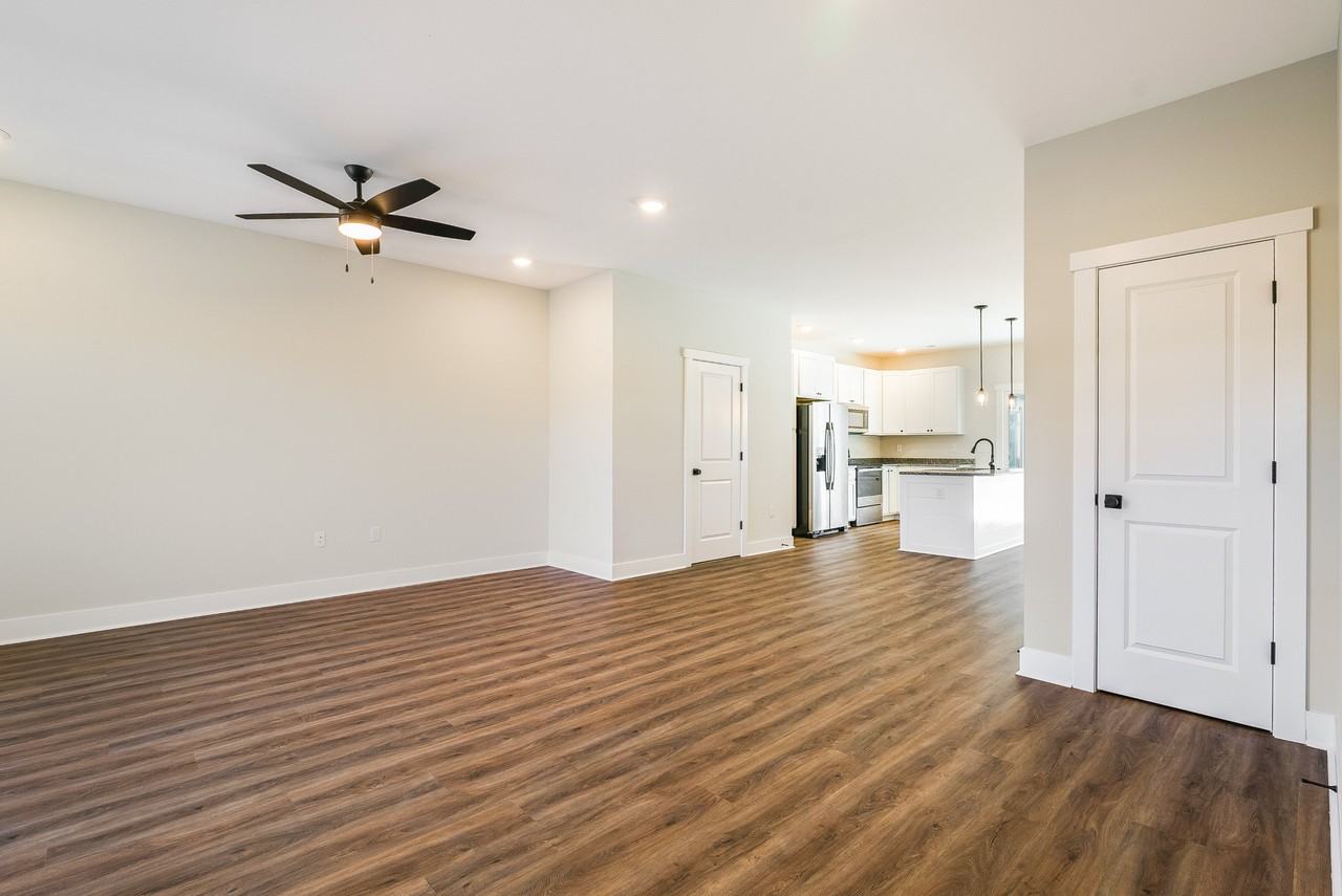 17 Barnyard Cir #17 - Photo 7 of 16