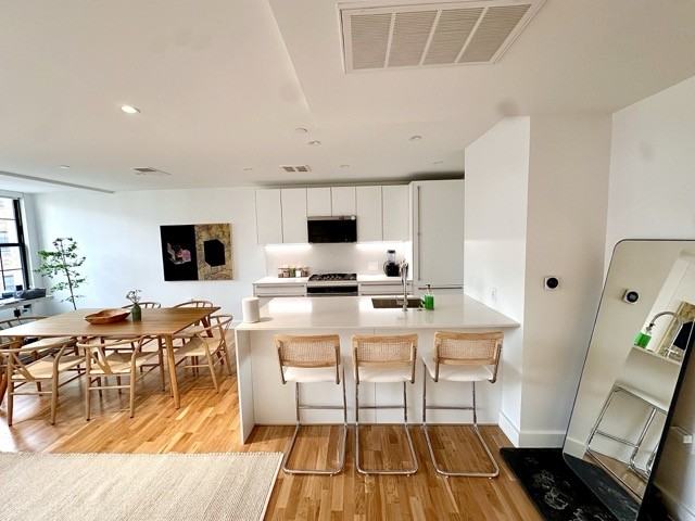 1650 Harvard St Nw #NA - Photo 4 of 27