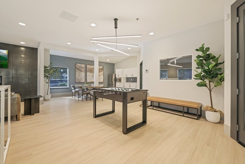 Vesta - Photo 4 of 50