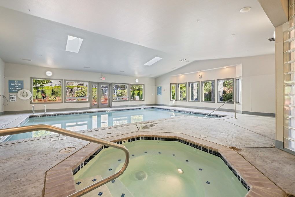 Vesta - Photo 7 of 50