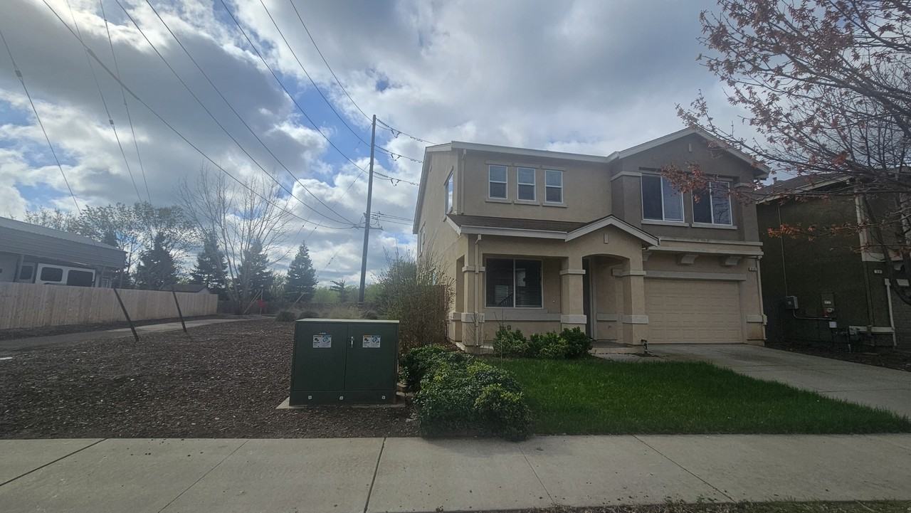 3157 Rogue River Dr - Photo 2 of 43